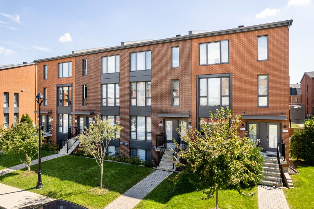 2486 Des Équinoxes Rue in Montréal, QC - Building Photo