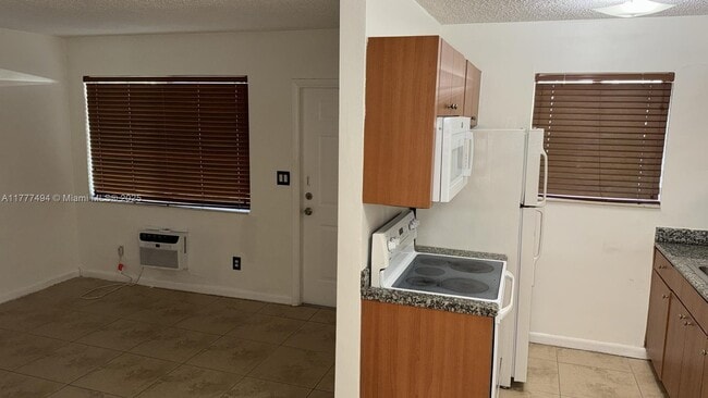932 Moffett St in Hallandale Beach, FL - Building Photo - Building Photo