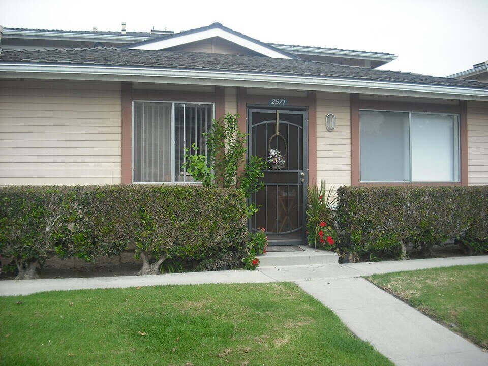 2571 Sextant Ave in Port Hueneme, CA - Building Photo