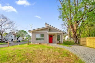 606 North St in Graham, NC - Building Photo