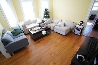 52 Pearson Rd in Somerville, MA - Foto de edificio - Building Photo