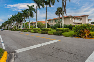 Aqualane Manor in Naples, FL - Building Photo - Building Photo