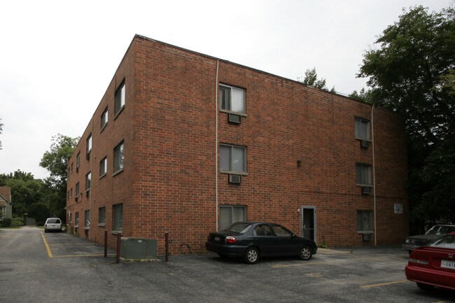 520 Elgin Ave in Forest Park, IL - Foto de edificio - Building Photo