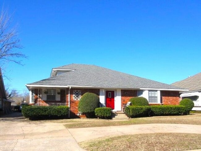 property at 3611 N Drexel Blvd