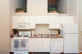 226 N Clinton St, Unit J01P in Chicago, IL - Foto de edificio - Building Photo