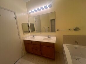 511 Prestwick Ln in Wheeling, IL - Building Photo - Building Photo