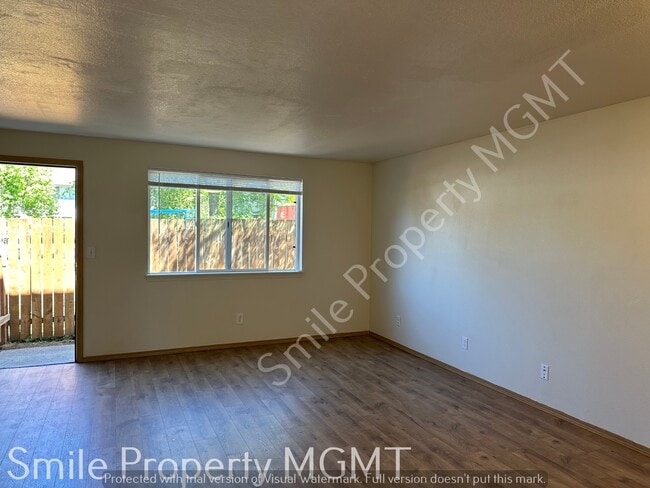 8826 SE Lafayette St in Portland, OR - Building Photo - Building Photo