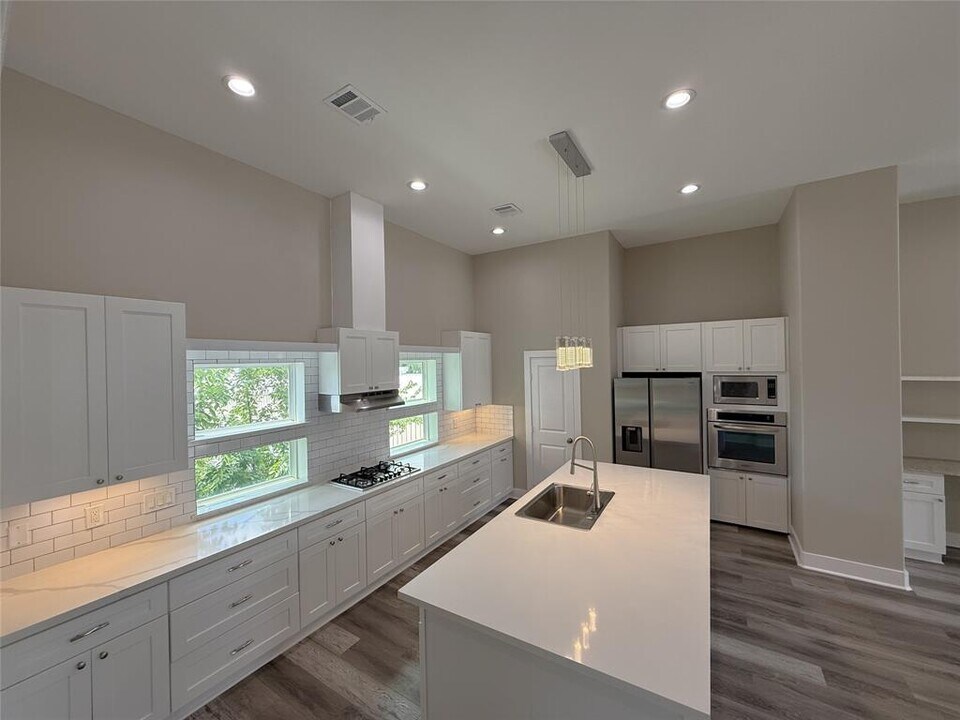 2123 Bidwell Dr in Houston, TX - Building Photo