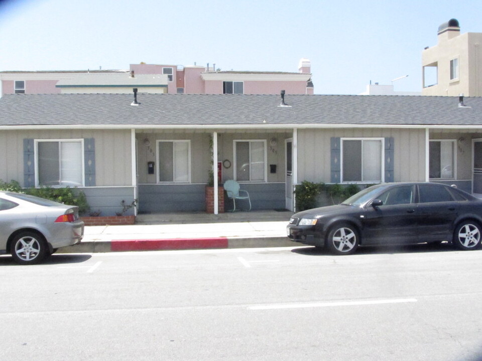 303 Hermosa Ave in Hermosa Beach, CA - Building Photo