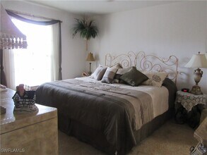 600 Neapolitan Way in Naples, FL - Building Photo - Building Photo