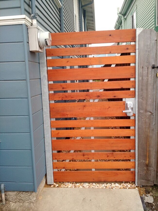 885-887 43rd St in Oakland, CA - Building Photo - Building Photo