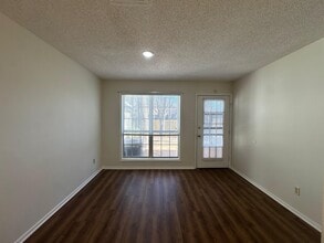 3090 S Wesley Ct in Memphis, TN - Building Photo - Building Photo