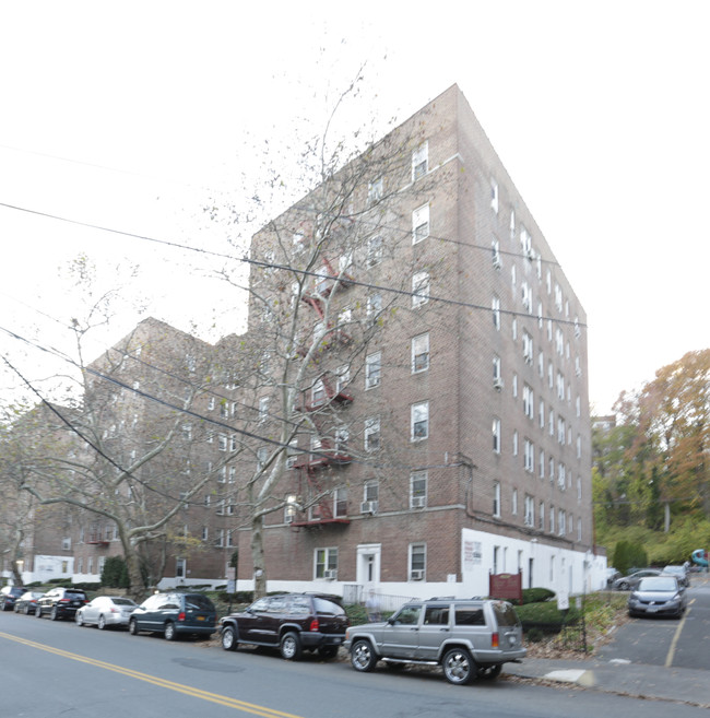 821 Bronx River Rd in Yonkers, NY - Building Photo - Building Photo