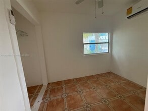 906 SW 14th Ave in Miami, FL - Foto de edificio - Building Photo