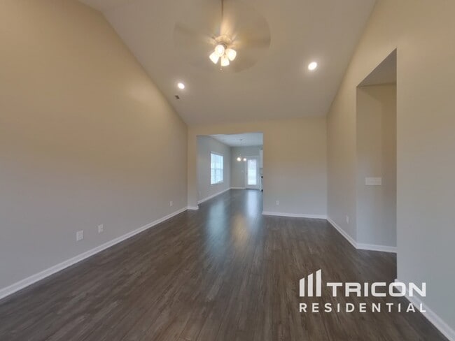 1001 Cyril Dr in Spring Hill, TN - Building Photo - Building Photo