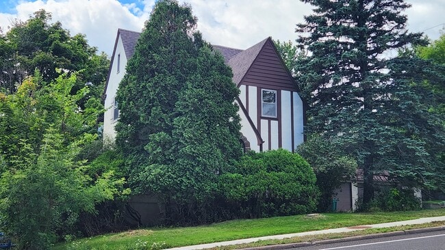 209 N 21st Ave E, Unit #2 in Duluth, MN - Building Photo - Building Photo