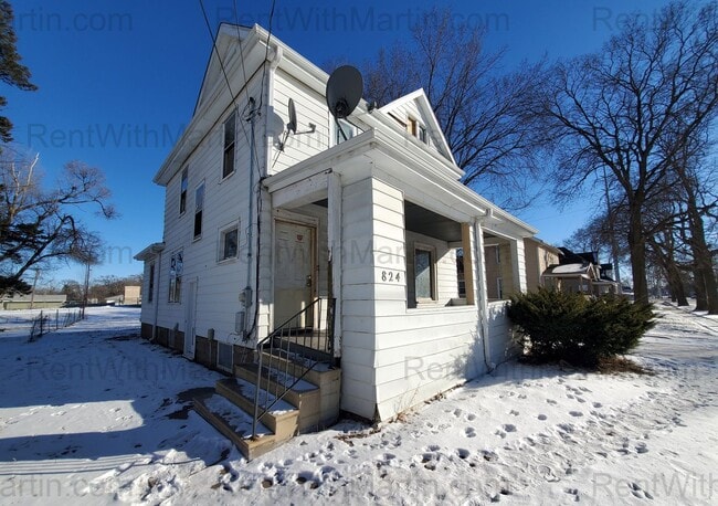 824 Logan Ave in Waterloo, IA - Building Photo - Building Photo