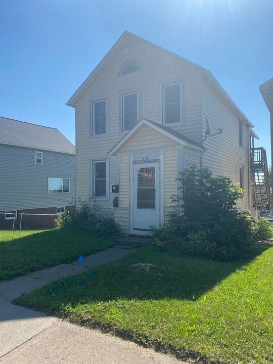 424 E 7th St, Unit 1 in Duluth, MN - Foto de edificio