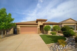 2445 E White Horse Dr in Washington, UT - Building Photo
