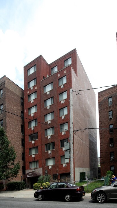 Stonecrest in Forest Hills, NY - Building Photo