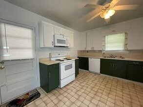 2116 Second St in Natchez, MS - Foto de edificio - Building Photo