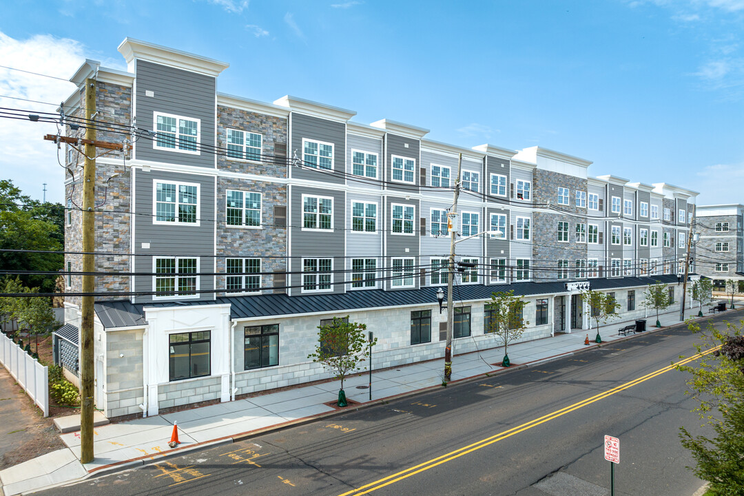 Brentwood Park Apartments in Somerset, NJ - Building Photo