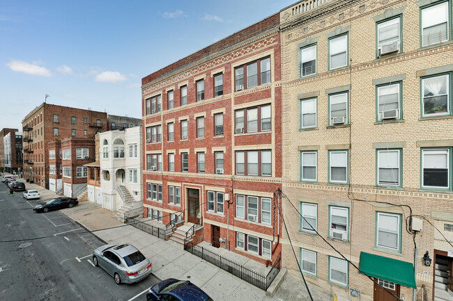 42 64th St in West New York, NJ - Building Photo - Building Photo