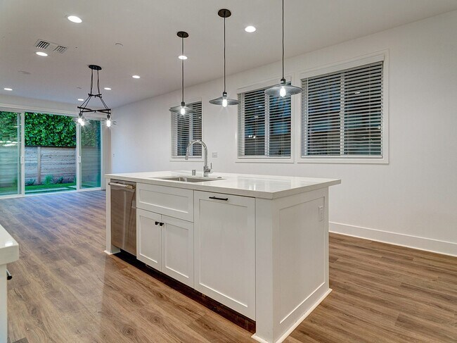 829 N Orange Grove Ave-Unit -831 N. Orange Grove in Los Angeles, CA - Building Photo - Building Photo