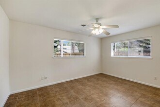 10214 Londonderry Dr in Houston, TX - Foto de edificio - Building Photo