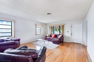 1321 W 2nd Ave in Hialeah, FL - Building Photo - Building Photo