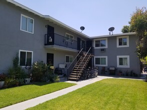 Schoenborn Apartments in Northridge, CA - Building Photo - Building Photo