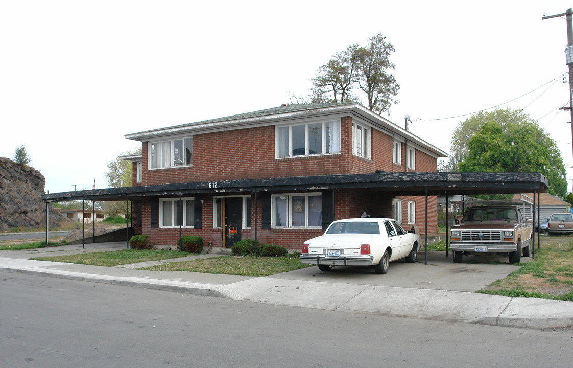 612 W Sharp Ave in Spokane, WA - Building Photo