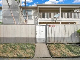 9519 Pagewood Ln in Houston, TX - Building Photo