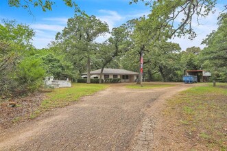 835 Co Rd 2140 in Wills Point, TX - Building Photo - Building Photo