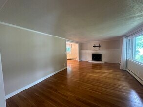 76 Wellesley Ave in Wellesley, MA - Building Photo - Building Photo