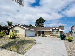 6820 Arverne Ct in San Diego, CA - Foto de edificio - Building Photo