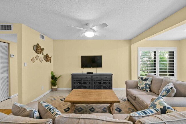 1102 Duncan Cir, Unit 102 in Palm Beach Gardens, FL - Building Photo - Building Photo