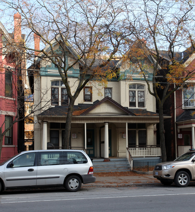 271-273 Sherbourne St in Toronto, ON - Building Photo - Building Photo