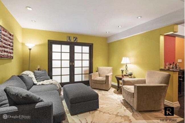 50 E 8th St-Unit -3-J in New York, NY - Building Photo - Building Photo
