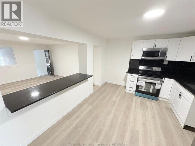 1370 Wyandotte St E in Windsor, ON - Building Photo - Building Photo