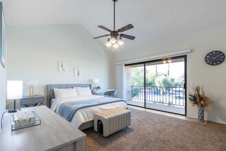 5884 Los Santos Dr in Palm Springs, CA - Building Photo - Building Photo