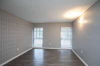 Montierra Apartments in Tampa, FL - Building Photo - Interior Photo