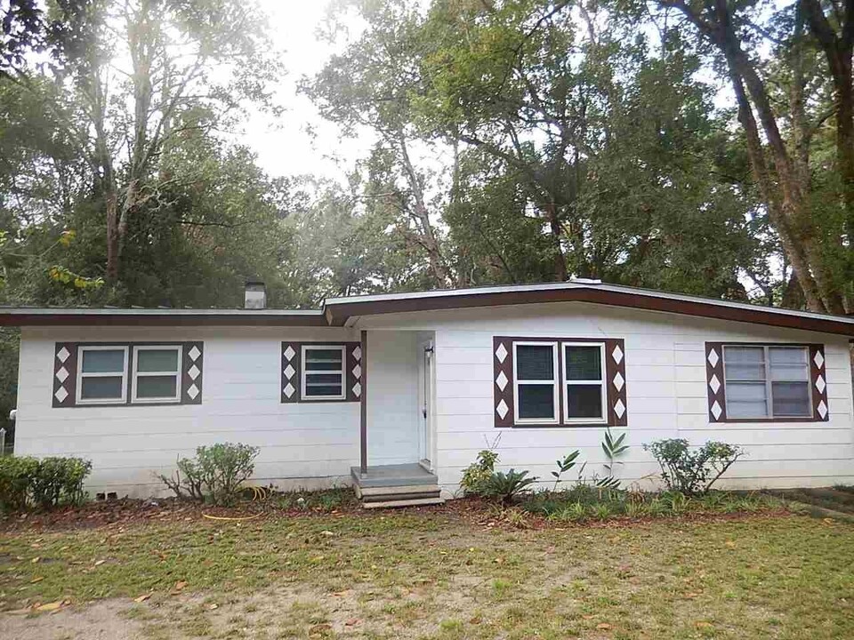 1641 Mayhew St in Tallahassee, FL - Building Photo