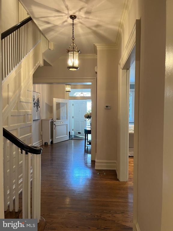 property at 2127 Leroy Pl NW