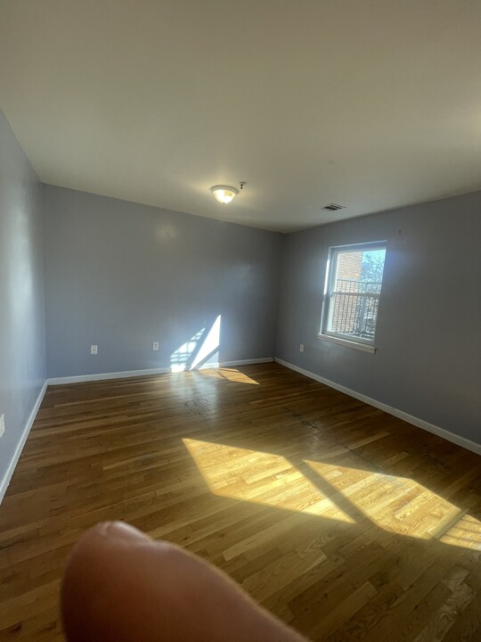 14 Bergen Ave, Unit 2 in Jersey City, NJ - Building Photo