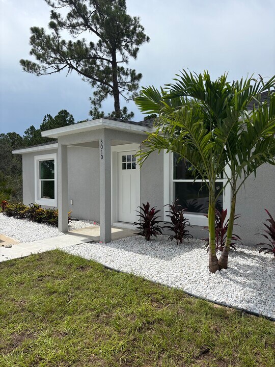 3008 Hammock Rd in Sebring, FL - Foto de edificio
