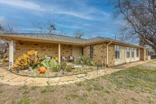 603 Sunray in Horseshoe Bay, TX - Building Photo