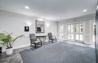355 N Post Oak Ln in Houston, TX - Building Photo - Building Photo