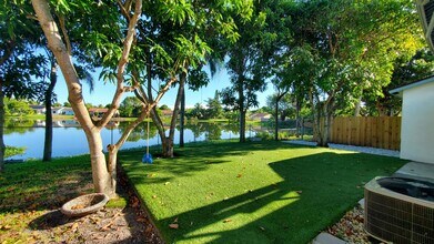 5769 Ellis Hollow Rd E in Greenacres, FL - Building Photo - Building Photo