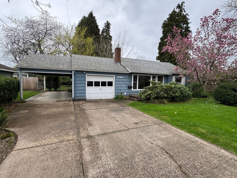 1380 NW 13th St in Corvallis, OR - Building Photo